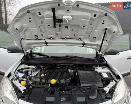 Білий Рено Меган, об'ємом двигуна 1.6 л та пробігом 235 тис. км за 7500 $, фото 39 на Automoto.ua