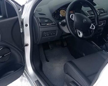 Белый Рено Меган, объемом двигателя 0 л и пробегом 224 тыс. км за 8100 $, фото 1 на Automoto.ua