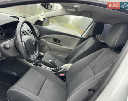 Білий Рено Меган, об'ємом двигуна 1.6 л та пробігом 235 тис. км за 7500 $, фото 16 на Automoto.ua