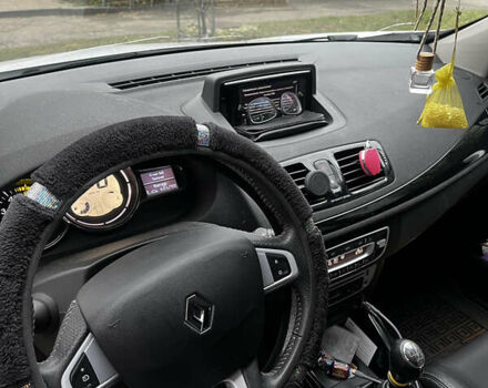 Белый Рено Меган, объемом двигателя 1.6 л и пробегом 237 тыс. км за 7800 $, фото 4 на Automoto.ua