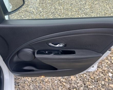 Белый Рено Меган, объемом двигателя 1.5 л и пробегом 255 тыс. км за 6599 $, фото 8 на Automoto.ua