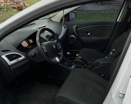 Белый Рено Меган, объемом двигателя 1.5 л и пробегом 300 тыс. км за 6500 $, фото 3 на Automoto.ua