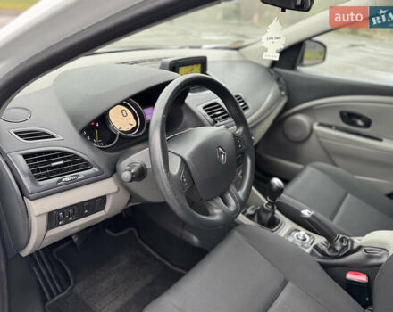 Білий Рено Меган, об'ємом двигуна 1.6 л та пробігом 235 тис. км за 7500 $, фото 19 на Automoto.ua