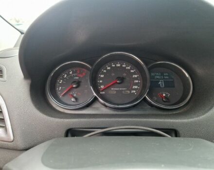 Белый Рено Меган, объемом двигателя 1.5 л и пробегом 327 тыс. км за 8000 $, фото 3 на Automoto.ua