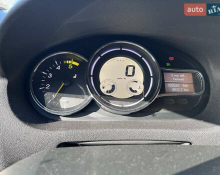 Білий Рено Меган, об'ємом двигуна 1.46 л та пробігом 303 тис. км за 6200 $, фото 12 на Automoto.ua