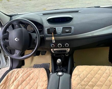 Белый Рено Меган, объемом двигателя 1.5 л и пробегом 250 тыс. км за 5600 $, фото 8 на Automoto.ua