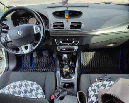 Белый Рено Меган, объемом двигателя 1.5 л и пробегом 295 тыс. км за 6499 $, фото 4 на Automoto.ua