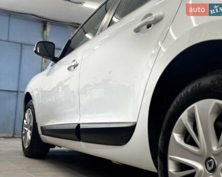Білий Рено Меган, об'ємом двигуна 1.5 л та пробігом 270 тис. км за 6699 $, фото 15 на Automoto.ua