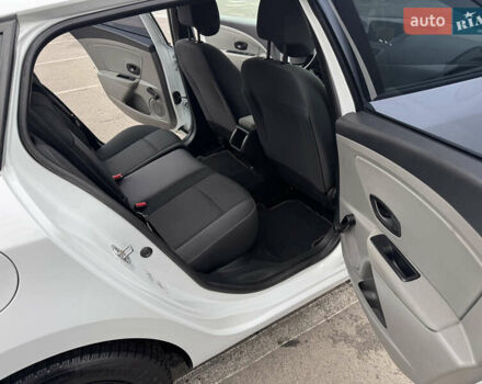 Білий Рено Меган, об'ємом двигуна 1.6 л та пробігом 235 тис. км за 7500 $, фото 27 на Automoto.ua