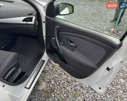 Белый Рено Меган, объемом двигателя 1.5 л и пробегом 190 тыс. км за 8900 $, фото 22 на Automoto.ua