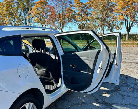 Белый Рено Меган, объемом двигателя 1.5 л и пробегом 277 тыс. км за 7700 $, фото 16 на Automoto.ua