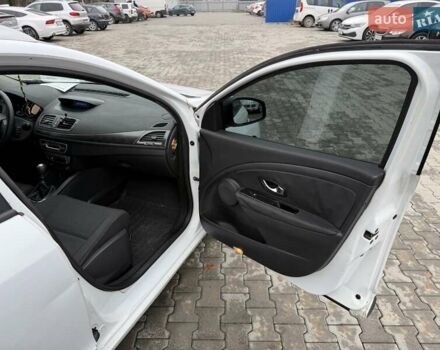 Белый Рено Меган, объемом двигателя 1.46 л и пробегом 306 тыс. км за 7200 $, фото 24 на Automoto.ua