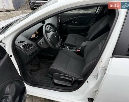 Белый Рено Меган, объемом двигателя 1.46 л и пробегом 306 тыс. км за 7200 $, фото 18 на Automoto.ua