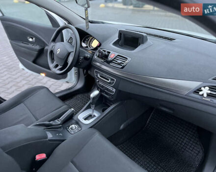 Білий Рено Меган, об'ємом двигуна 1.5 л та пробігом 250 тис. км за 7900 $, фото 16 на Automoto.ua