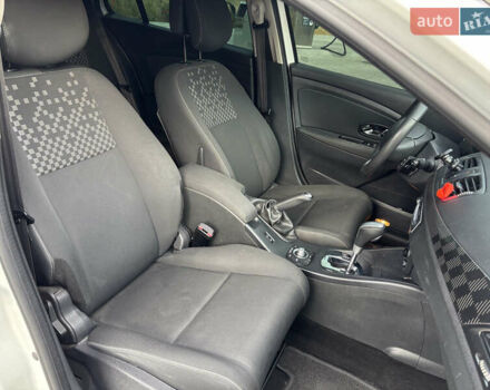 Білий Рено Меган, об'ємом двигуна 1.46 л та пробігом 260 тис. км за 7099 $, фото 12 на Automoto.ua