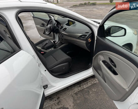 Білий Рено Меган, об'ємом двигуна 1.6 л та пробігом 235 тис. км за 7500 $, фото 24 на Automoto.ua
