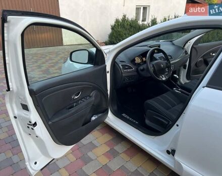 Белый Рено Меган, объемом двигателя 1.46 л и пробегом 185 тыс. км за 9099 $, фото 13 на Automoto.ua