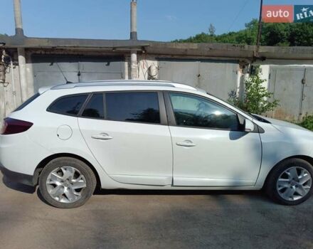 Белый Рено Меган, объемом двигателя 1.5 л и пробегом 250 тыс. км за 7100 $, фото 4 на Automoto.ua