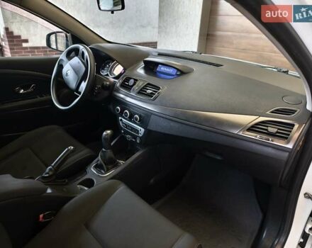 Белый Рено Меган, объемом двигателя 1.5 л и пробегом 269 тыс. км за 6700 $, фото 2 на Automoto.ua