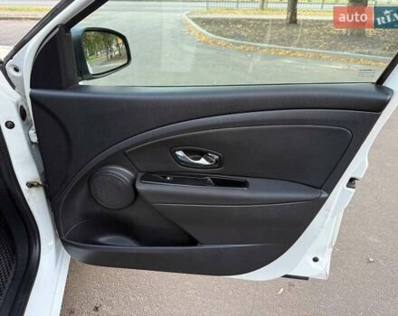 Білий Рено Меган, об'ємом двигуна 1.46 л та пробігом 258 тис. км за 7200 $, фото 24 на Automoto.ua