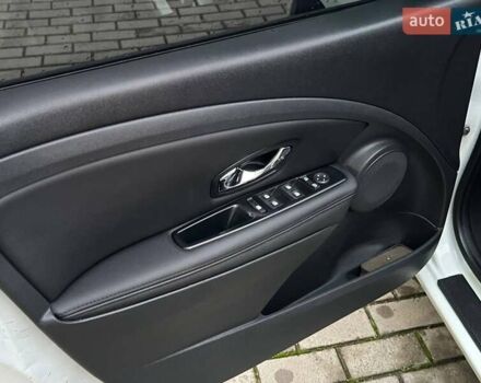 Белый Рено Меган, объемом двигателя 1.5 л и пробегом 300 тыс. км за 6600 $, фото 14 на Automoto.ua