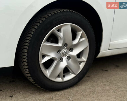 Білий Рено Меган, об'ємом двигуна 1.46 л та пробігом 245 тис. км за 8500 $, фото 1 на Automoto.ua