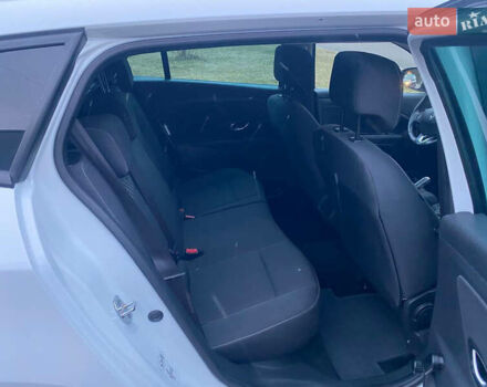 Белый Рено Меган, объемом двигателя 1.2 л и пробегом 146 тыс. км за 6600 $, фото 46 на Automoto.ua