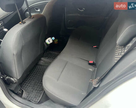 Белый Рено Меган, объемом двигателя 1.46 л и пробегом 290 тыс. км за 7300 $, фото 6 на Automoto.ua