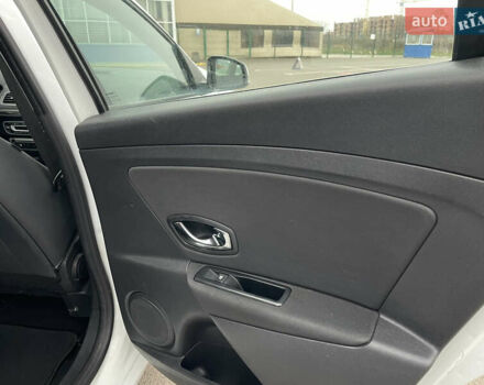 Білий Рено Меган, об'ємом двигуна 1.46 л та пробігом 256 тис. км за 7999 $, фото 22 на Automoto.ua