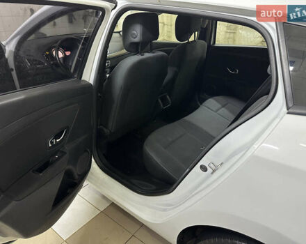 Белый Рено Меган, объемом двигателя 1.5 л и пробегом 237 тыс. км за 8150 $, фото 16 на Automoto.ua
