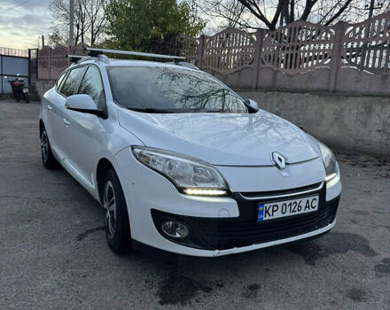 Белый Рено Меган, объемом двигателя 1.46 л и пробегом 300 тыс. км за 8300 $, фото 1 на Automoto.ua