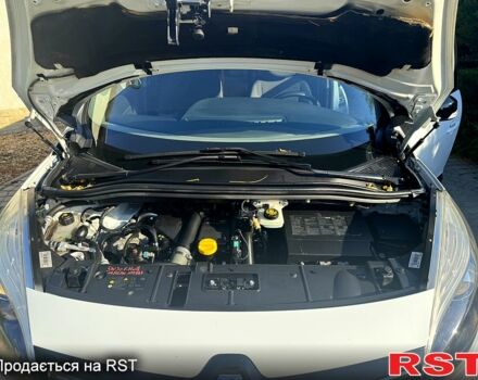 Белый Рено Меган, объемом двигателя 1.5 л и пробегом 250 тыс. км за 6300 $, фото 8 на Automoto.ua