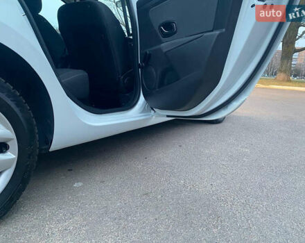 Белый Рено Меган, объемом двигателя 1.2 л и пробегом 146 тыс. км за 6600 $, фото 47 на Automoto.ua