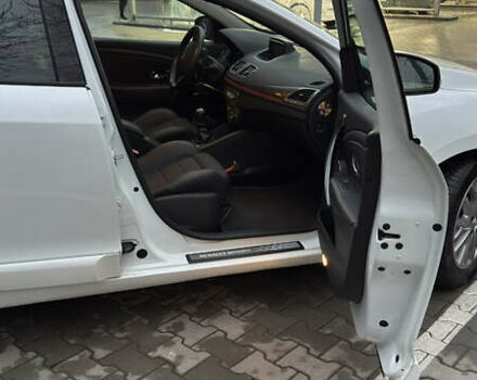 Белый Рено Меган, объемом двигателя 1.5 л и пробегом 241 тыс. км за 10200 $, фото 12 на Automoto.ua