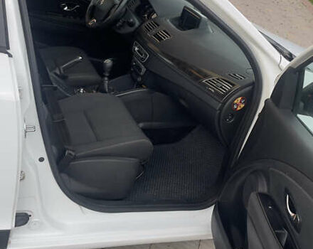 Рено Меган 2013 в Локачи на Automoto.ua Белый Рено Меган, объемом двигателя 1.5 л и пробегом 290 тыс. км за 7500 $, фото 14 на Automoto.ua