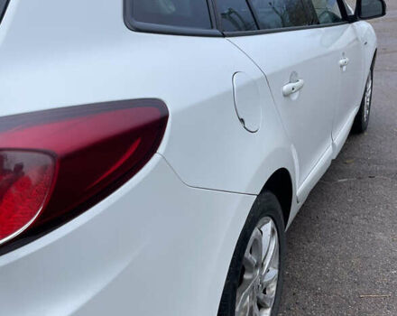 Белый Рено Меган, объемом двигателя 1.46 л и пробегом 305 тыс. км за 8500 $, фото 2 на Automoto.ua