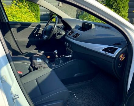 Білий Рено Меган, об'ємом двигуна 1.6 л та пробігом 368 тис. км за 6900 $, фото 5 на Automoto.ua