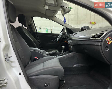 Белый Рено Меган, объемом двигателя 1.5 л и пробегом 237 тыс. км за 8150 $, фото 18 на Automoto.ua