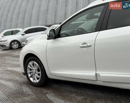 Белый Рено Меган, объемом двигателя 1.6 л и пробегом 153 тыс. км за 9300 $, фото 5 на Automoto.ua