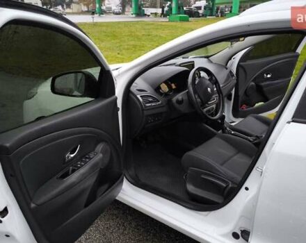 Белый Рено Меган, объемом двигателя 1.46 л и пробегом 225 тыс. км за 8500 $, фото 2 на Automoto.ua