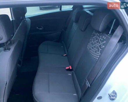 Белый Рено Меган, объемом двигателя 1.2 л и пробегом 146 тыс. км за 6600 $, фото 36 на Automoto.ua