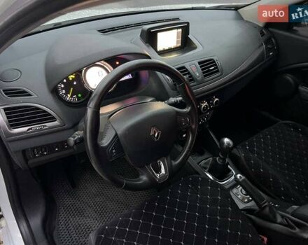 Белый Рено Меган, объемом двигателя 1.5 л и пробегом 300 тыс. км за 6600 $, фото 15 на Automoto.ua