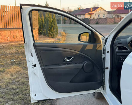Белый Рено Меган, объемом двигателя 1.5 л и пробегом 238 тыс. км за 7300 $, фото 20 на Automoto.ua