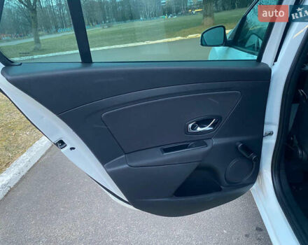 Белый Рено Меган, объемом двигателя 1.2 л и пробегом 146 тыс. км за 6600 $, фото 37 на Automoto.ua