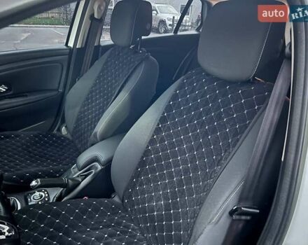 Белый Рено Меган, объемом двигателя 1.5 л и пробегом 300 тыс. км за 6600 $, фото 23 на Automoto.ua