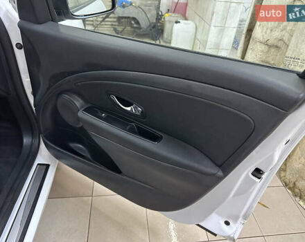 Белый Рено Меган, объемом двигателя 1.5 л и пробегом 237 тыс. км за 8150 $, фото 17 на Automoto.ua