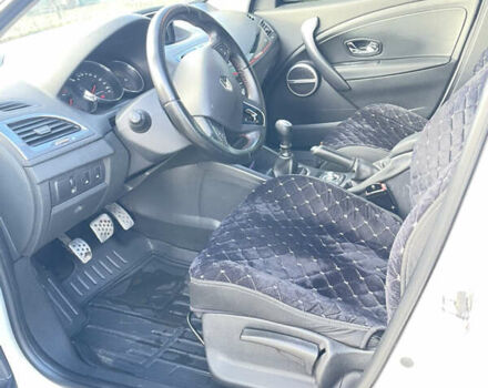 Белый Рено Меган, объемом двигателя 1.46 л и пробегом 390 тыс. км за 8200 $, фото 8 на Automoto.ua