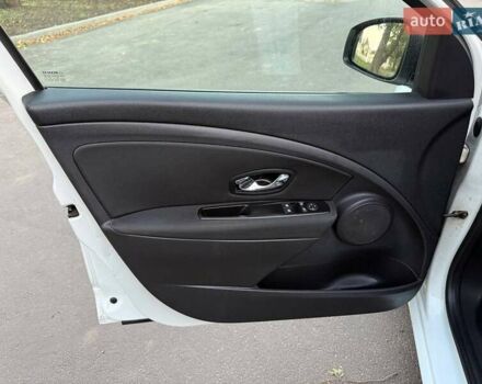 Білий Рено Меган, об'ємом двигуна 1.46 л та пробігом 258 тис. км за 7200 $, фото 13 на Automoto.ua