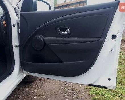 Белый Рено Меган, объемом двигателя 1.46 л и пробегом 270 тыс. км за 6100 $, фото 11 на Automoto.ua