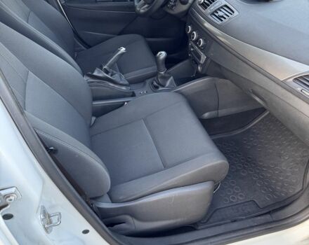 Белый Рено Меган, объемом двигателя 1.5 л и пробегом 217 тыс. км за 6800 $, фото 3 на Automoto.ua